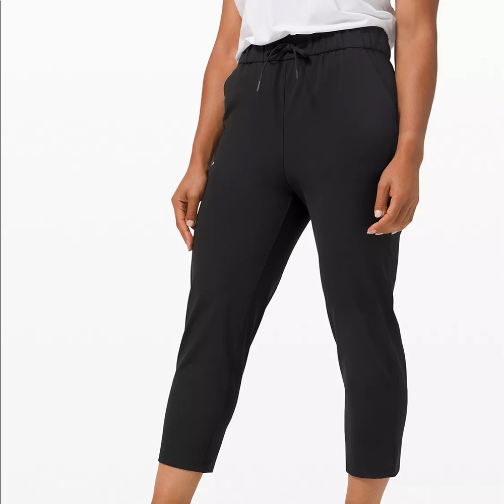 Lululemon On the Fly Pant, 7/8 Crop Size 12